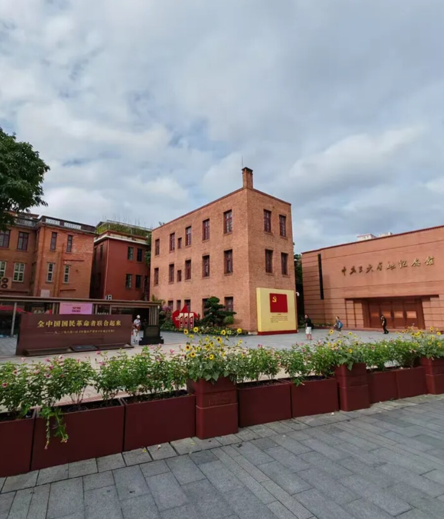 中共三大会址纪念馆门前广场